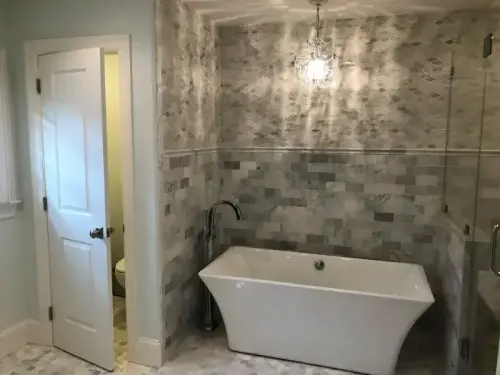 Modern bathroom with bathtub and chandelier