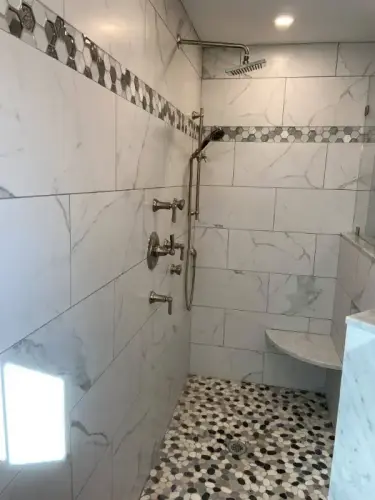 Modern shower with marble tiles and built-in seat